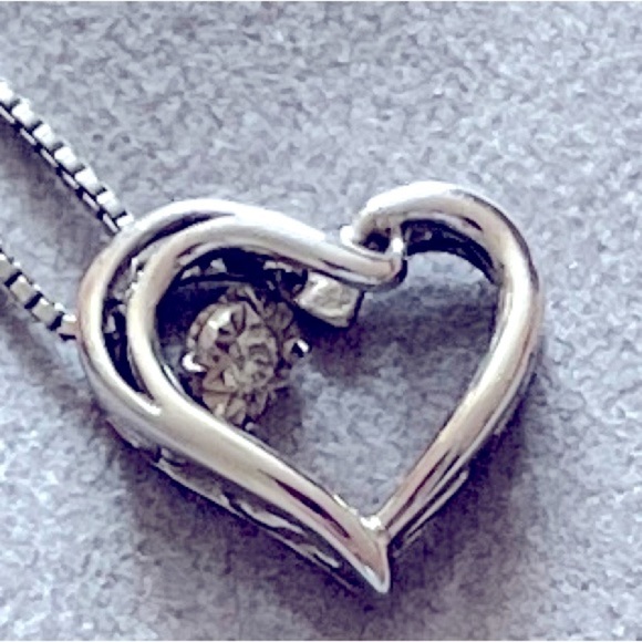 Heart Pendant Necklace - Picture 1 of 4
